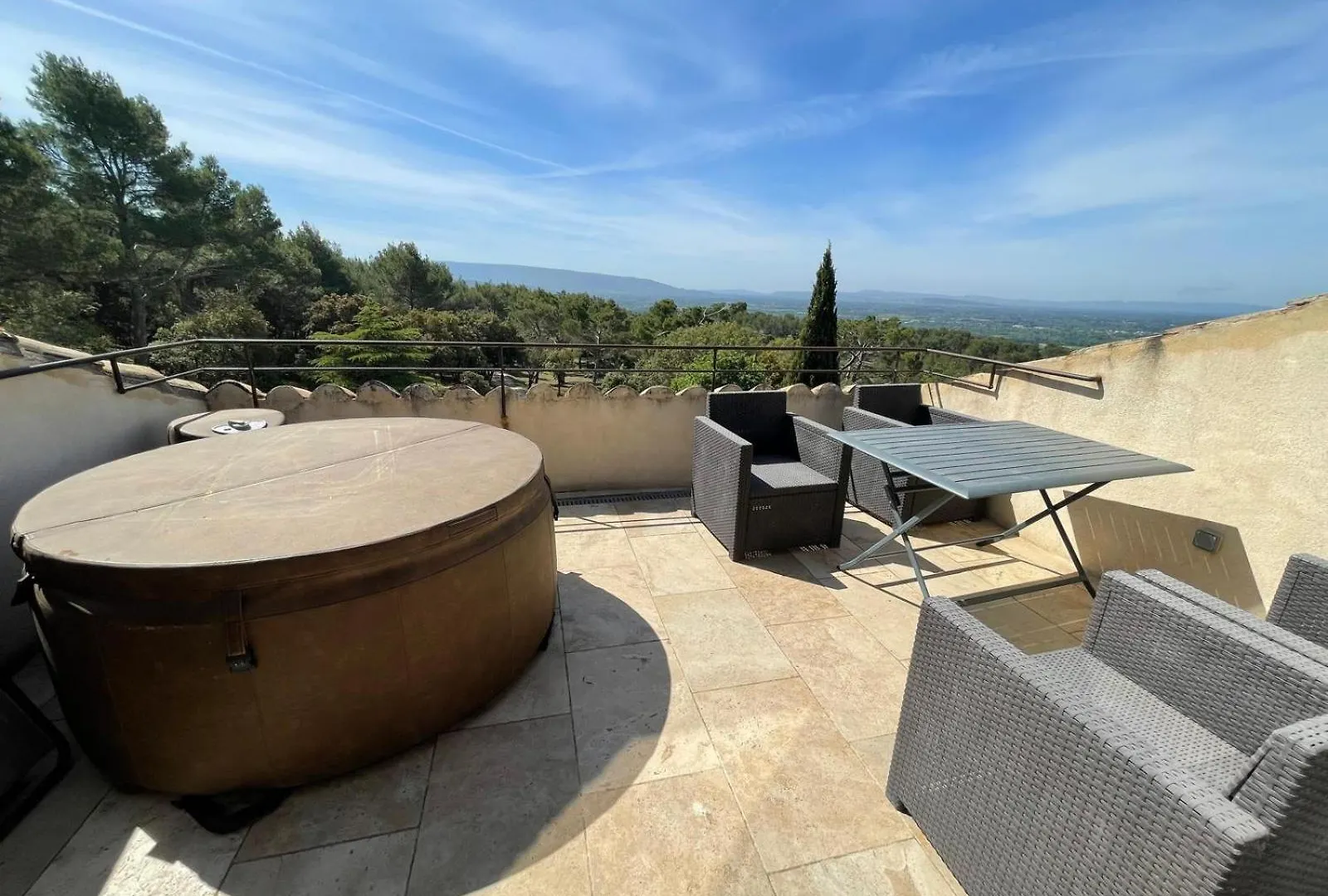 Gite Le Provence Spacieux 100M2 - Piscine Jacuzzi Prive Parking Jardin 33 Hectares Saumane-de-Vaucluse France