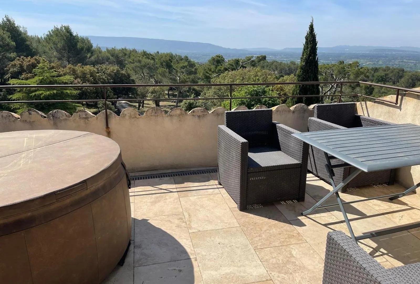 Gite Le Provence Spacieux 100M2 - Piscine Jacuzzi Prive Parking Jardin 33 Hectares Saumane-de-Vaucluse France