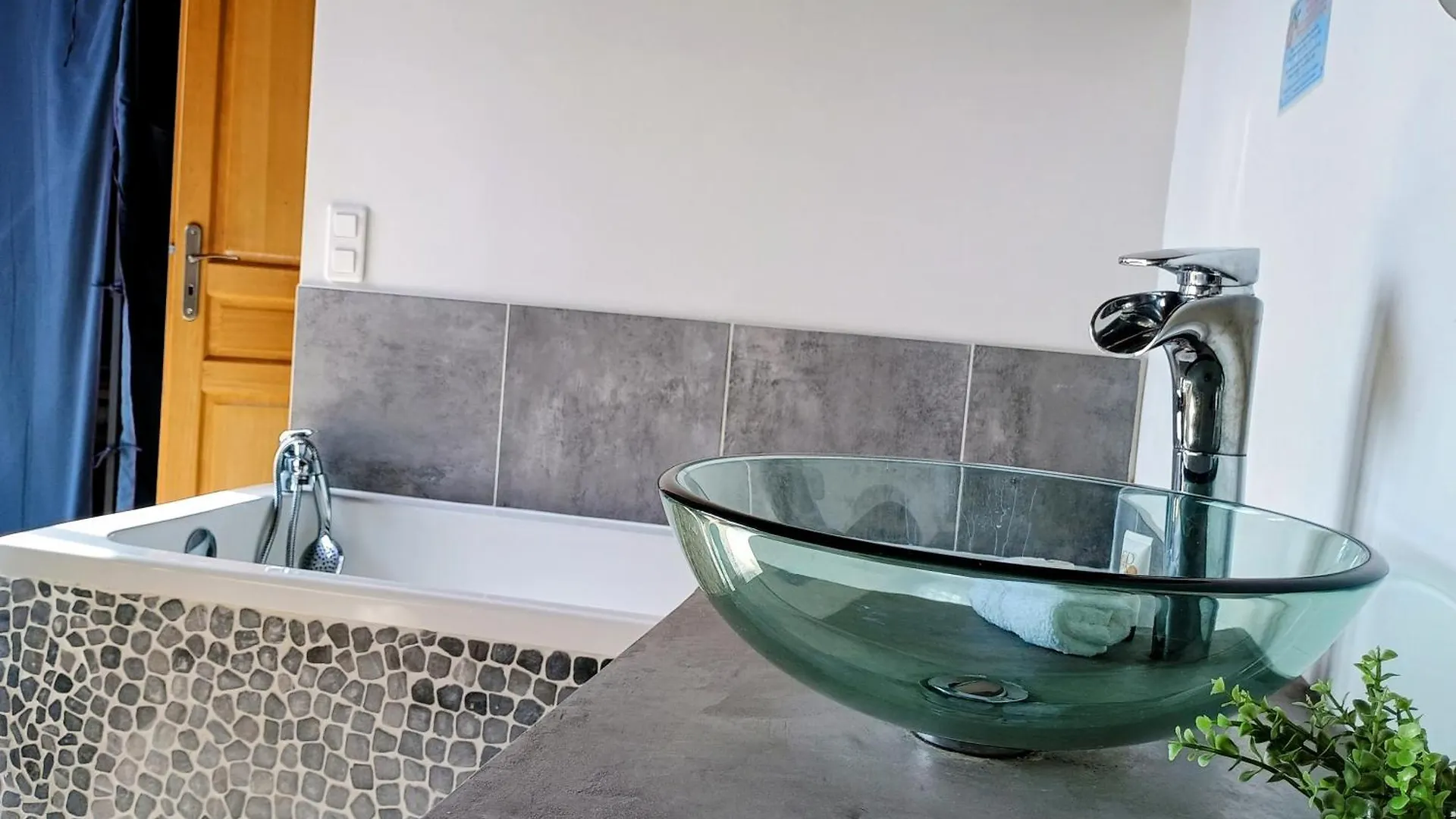 Gite Le Provence Spacieux 100M2 - Piscine Jacuzzi Prive Parking Jardin 33 Hectares Saumane-de-Vaucluse Apartment