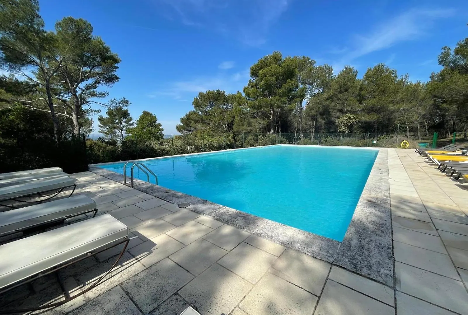 Apartment Gite Le Provence Spacieux 100M2 - Piscine Jacuzzi Prive Parking Jardin 33 Hectares Saumane-de-Vaucluse France
