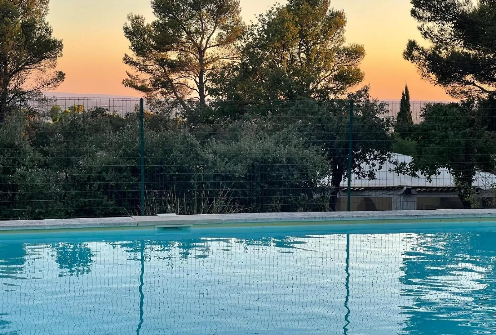 Gite Le Provence Spacieux 100M2 - Piscine Jacuzzi Prive Parking Jardin 33 Hectares Saumane-de-Vaucluse