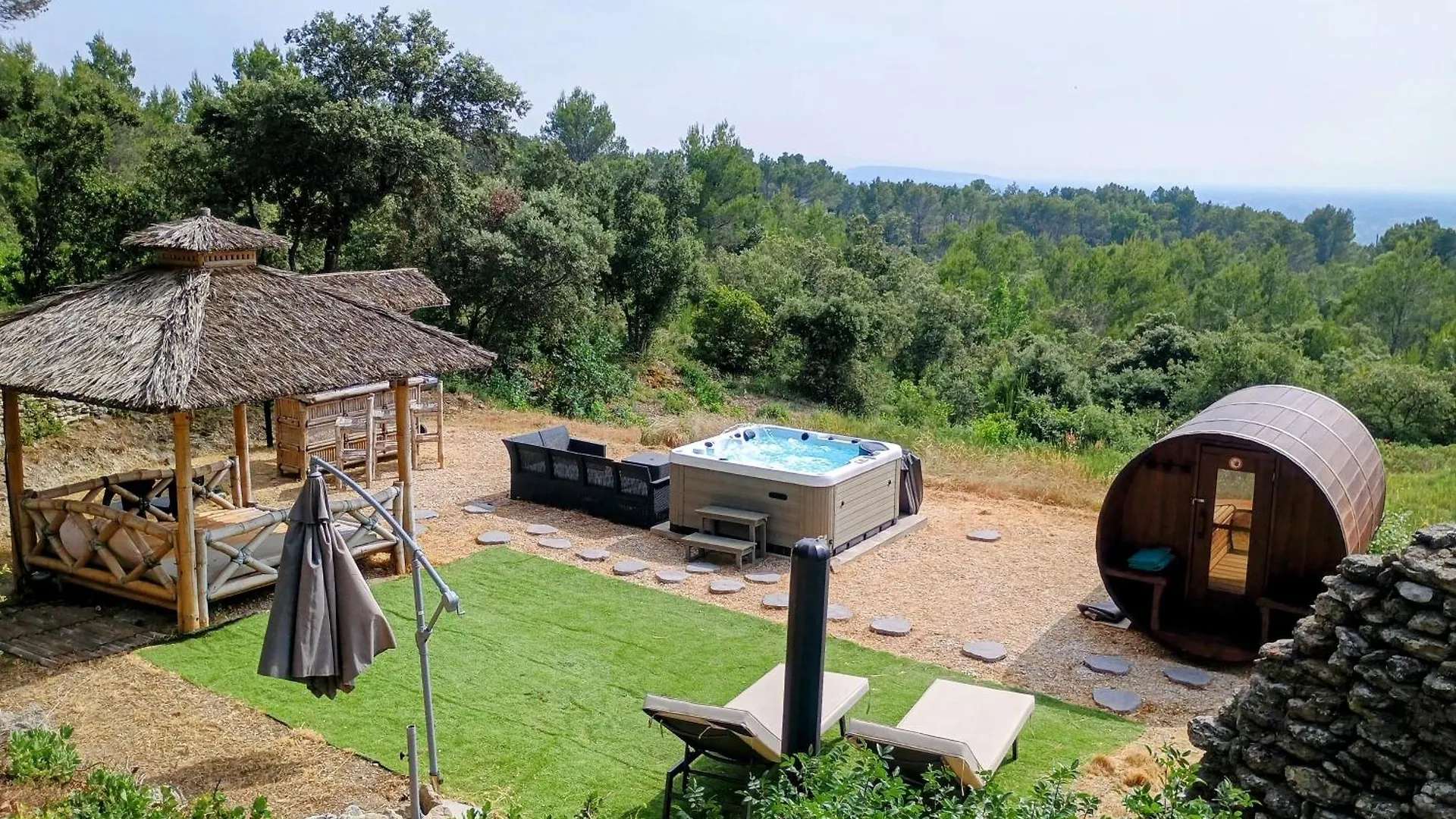 Gite Le Provence Spacieux 100M2 - Piscine Jacuzzi Prive Parking Jardin 33 Hectares Saumane-de-Vaucluse