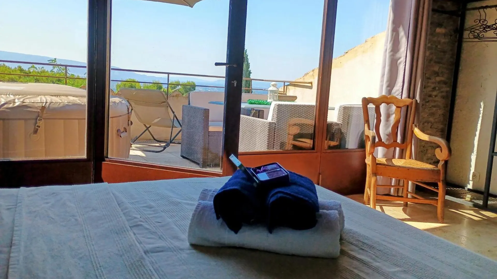Gite Le Provence Spacieux 100M2 - Piscine Jacuzzi Prive Parking Jardin 33 Hectares Saumane-de-Vaucluse 0*,  França