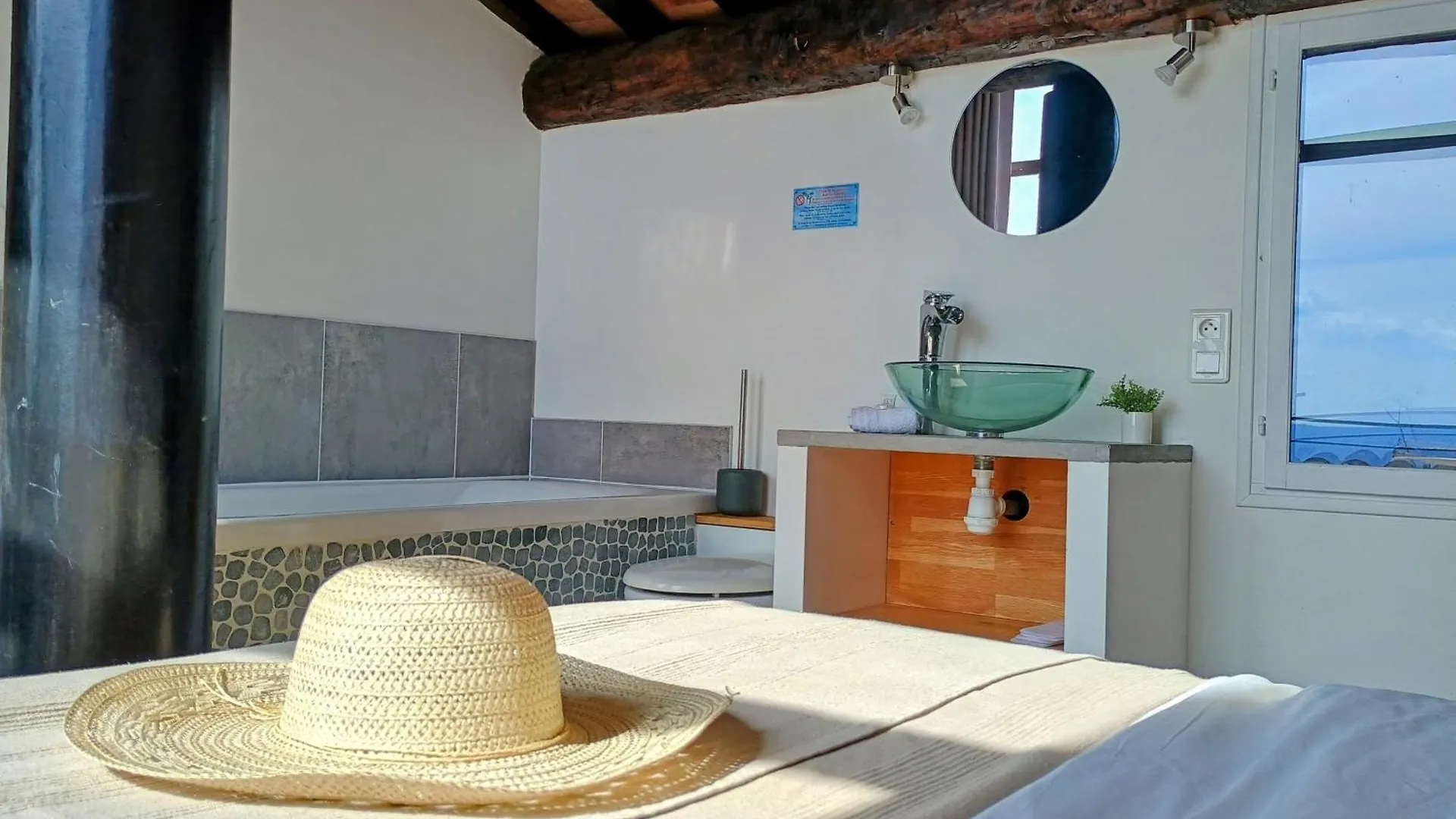 Gite Le Provence Spacieux 100M2 - Piscine Jacuzzi Prive Parking Jardin 33 Hectares Saumane-de-Vaucluse Apartment
